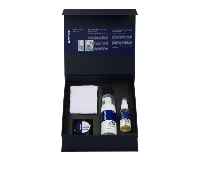 
                  
                    Sneakers Kit i en elegant blå presentask med magnetstängning
                  
                