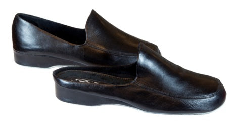 
                  
                    Closed black slipper, bred (wide) form, (utforsäljning)
                  
                